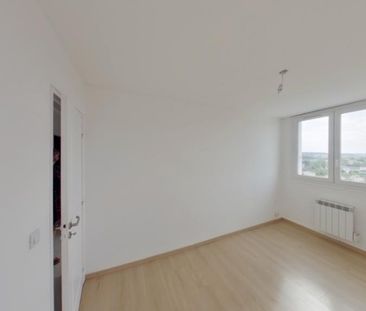 Location Appartement 3 pièces 71m² CHATELLERAULT 86100 - Photo 2