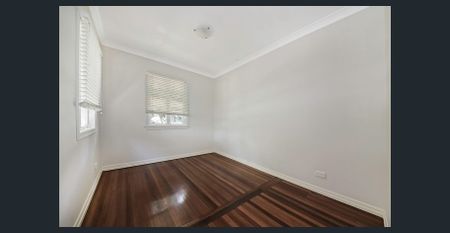 4 BEDROOM HOME IN QUIET STREET - Photo 4