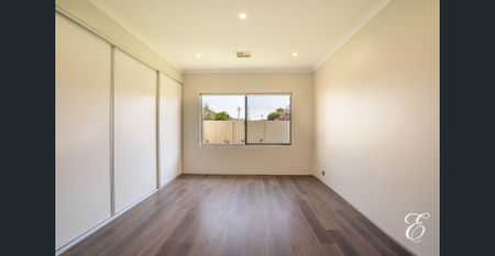 MODERN FAMILY LIVING - Photo 3