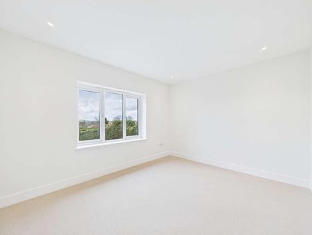 Upper Icknield Way, Princes Risborough, Buckinghamshire, HP27 - Photo 2