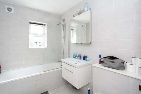 Chalk Hill, Bushey, WD19 - Photo 4