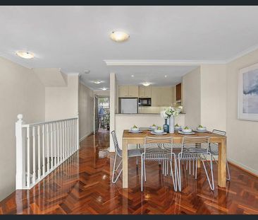 Sunlit 3 Bedroom Birchgrove Retreat - Photo 2