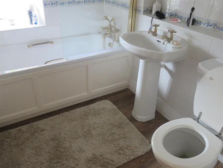 3 bedroom house to rent - Photo 3