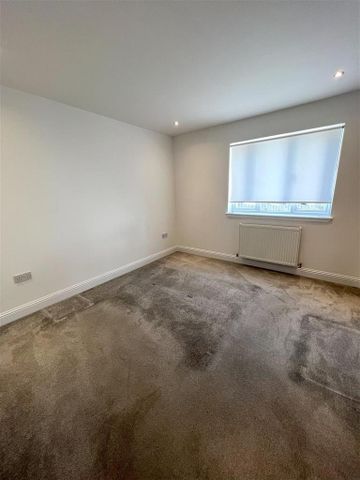 4 bedroom detached bungalow to rent - Photo 3