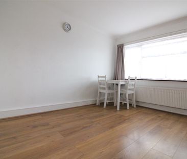 Kingsbridge Crescent, Southall - Photo 5