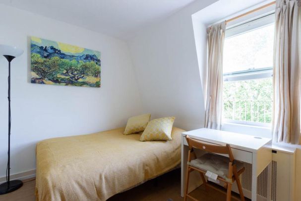 A Charming, Fully Furnished Self-Contained Double Studio Apartment in Earls Court, London SW5 - Photo 1