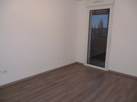 à louer - t3 avec balcon - pinel - st jean eudes st gilles , - Photo 2