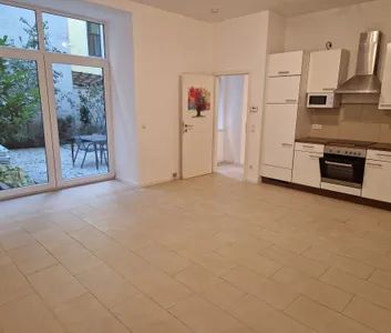 5 room apartment with courtyard terrace (newly renovated) - Photo 1