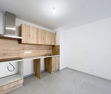 Location Appartement 2 pièces 40m² NICE 06300 - Photo 3