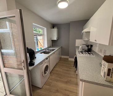 66 Derby Road - 4 Huge Doubles & Student TriangleLoughborough - Photo 1