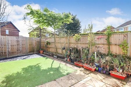 4 bedroom semi-detached house to rent - Photo 3