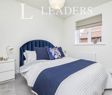 4 bedroom detached house to rent - Photo 3