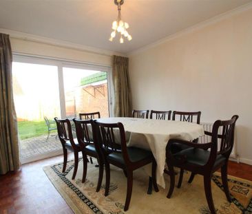 3 bedroom detached house to rent - Photo 3