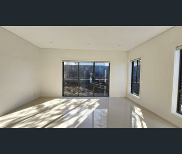 3/33 Barton Street, Smithfield, NSW 2164 - Photo 4