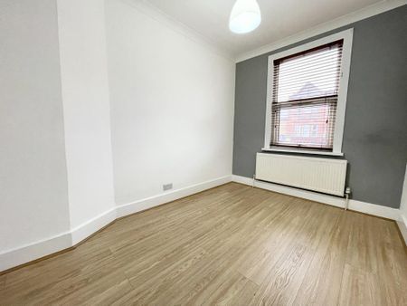 4 bedroom terraced house to rent - Photo 2