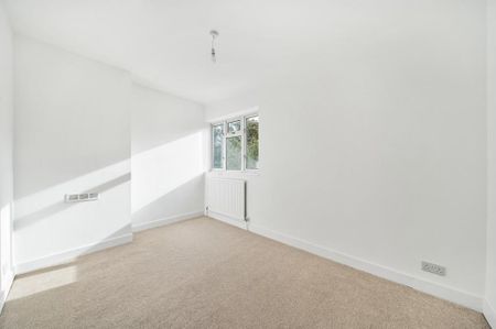3 bedroom end of terrace house to rent - Photo 3