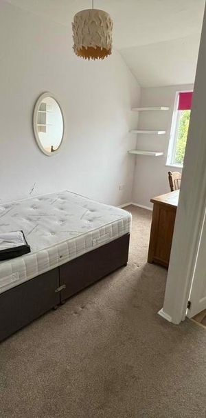 1 bedroom in a house share to rent - Photo 1
