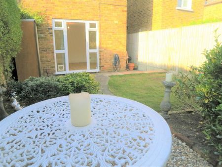 1 bedroom flat to rent - Photo 3