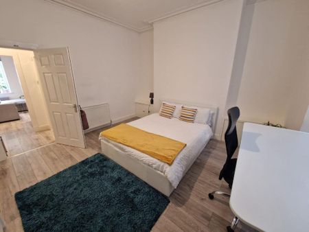 2 bedroom flat to rent - Photo 4