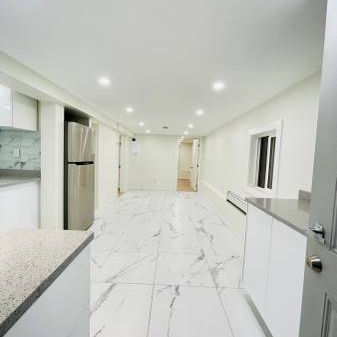 * NEWLY remodeled * 2BR/1BA * GRD FLOOR * ALL-INCLUDED * Unfurnished - Photo 3