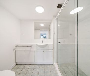 Newly Renovated Unit - Water Views - 200m to Redcliffe Central! - Photo 6