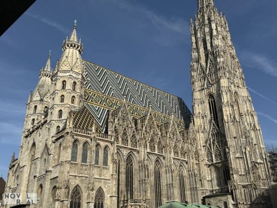 Stilvoll wohnen über den Dächern der Stadt – Möblierte 2-Zimmer-Residenz in Toplage - Photo 1