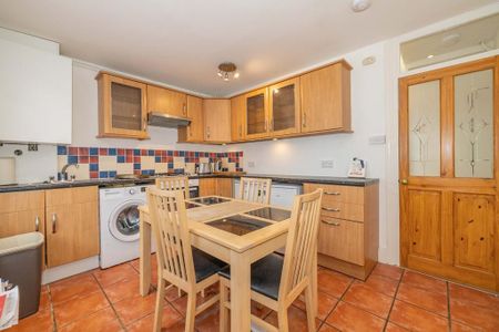 2 bedroom end of terrace house to rent - Photo 4