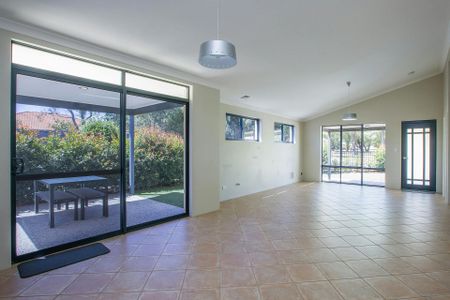 LOW MAINTENANCE HOME IN DALYELLUP - Photo 2
