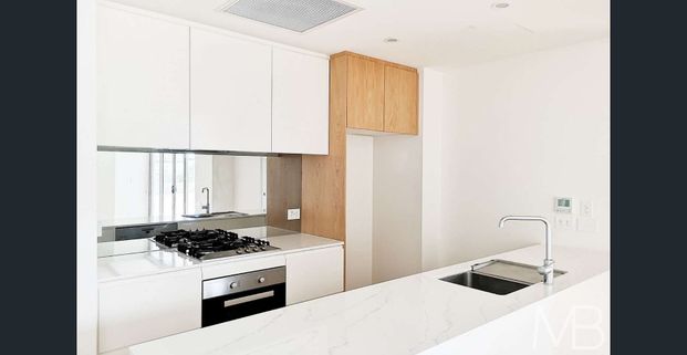 SOPHISTICATED CONTEMPORARY LIVING WITH UNBEATABLE URBAN CONVENIENCE - Photo 1