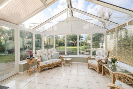 4 bedroom detached house to rent - Photo 2