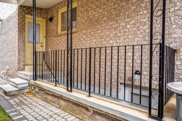 For Lease - 229 Baker Avenue, Richmond Hill, Ontario - Photo 1