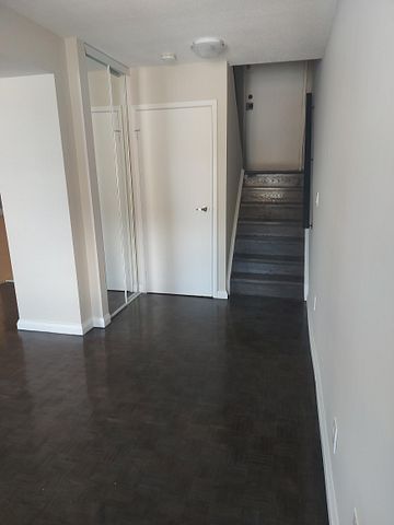 Beautifully Renovated Unit - Photo 5