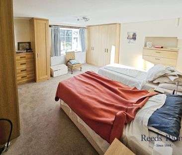 4 bedroom semi-detached house to rent - Photo 2