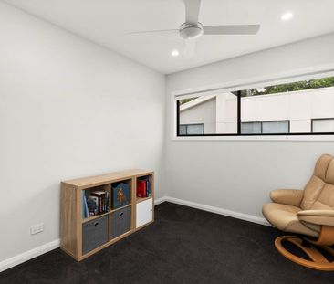 Executive Lakeside Living - Photo 5