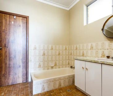 “Spacious Split-Level Family Home” - Photo 2