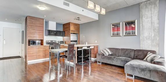 Old Port - Superb 2 Bed 2 Bath Loft - Photo 2