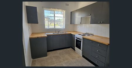 LOVELY FAMILY HOME - Photo 3