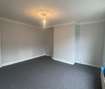 1 Bed Terraced House, Arthington Street, LS10 - Photo 2