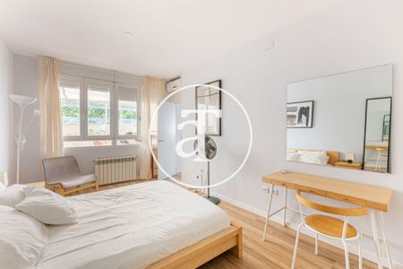 Monthly rental 1-bedroom penthouse with a terrace overlooking the Royal Palace of Madrid - Photo 4