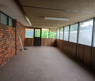 ROSSMOYNE HIGH SCHOOL ZONE! - Photo 5