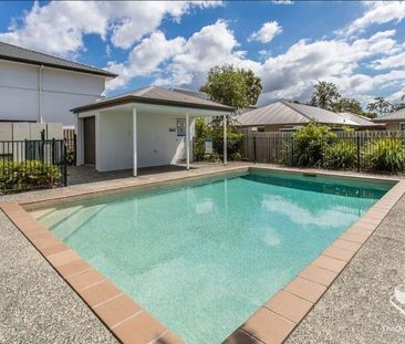 Modern Townhouse, 3 Bedrooms + Study nook, Available From 13/12/2025 - Photo 1