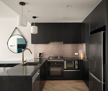 Furnished 1 bedroom - Live the high life in Southport ! - Photo 3