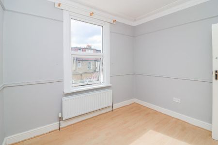 4 bedroom terraced house to rent - Photo 2