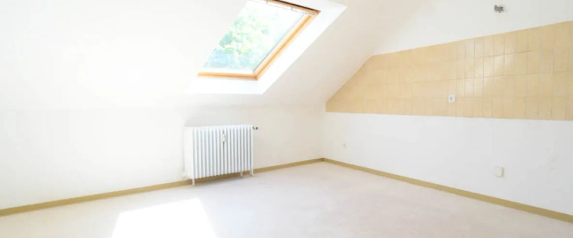 Helle 3 Zimmerwohnung im Dachgeschoss - Foto 1