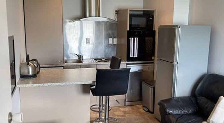 Stunning Harbour View 1BR Flat! - Photo 4