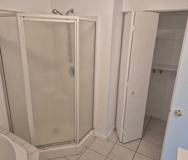 GRAND ET SUPERBE 4 1/2 Style Condo à LOUER au 1er juillet, avec The... - Photo 3