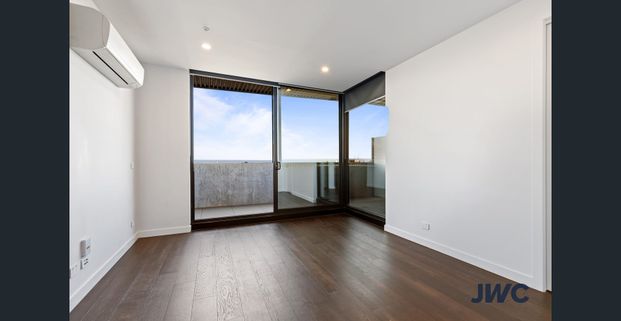 Stylish living close walk to Monash Uni - Photo 1