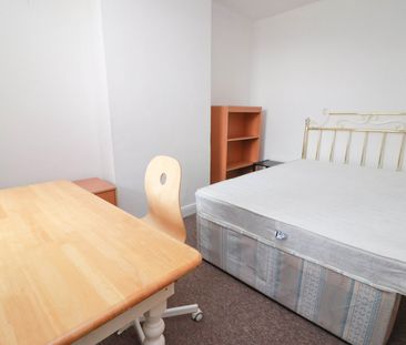 4 bedroom terraced house to rent - Photo 2