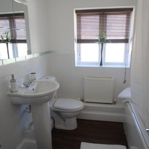 High Street, NORTHAMPTON - Photo 2