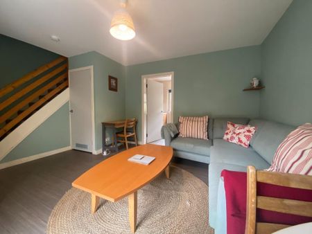 2 bedroom semi-detached house to rent - Photo 2